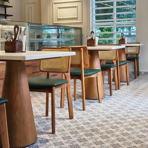 Chaise de café Ifrane Pro en hêtre, assise cannée renforcée